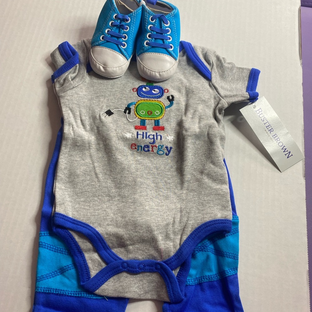 New infant 6/9 months with shoes